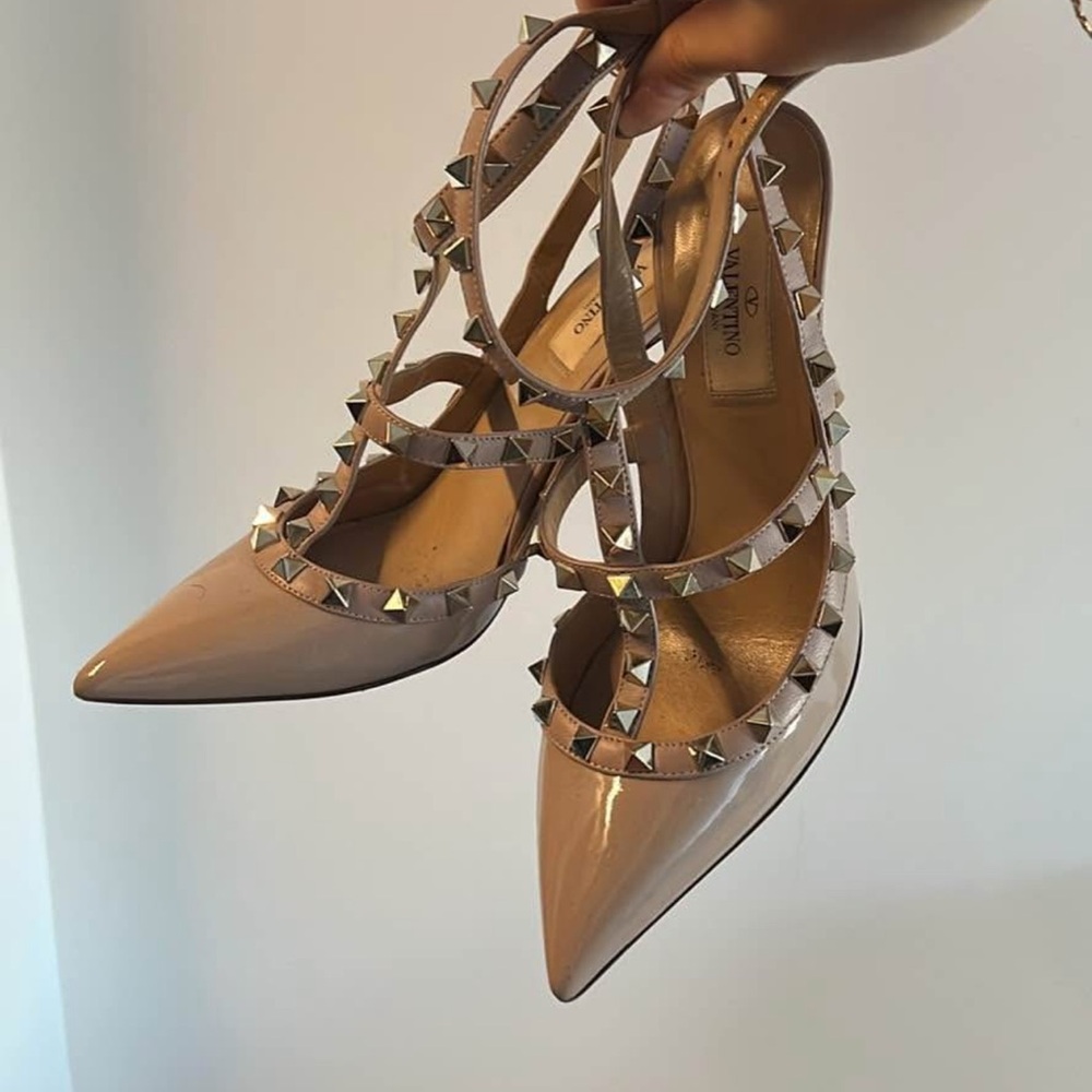 AUTH Valentino Patent Rockstud Caged Pump 100mm Blush Studded Heels